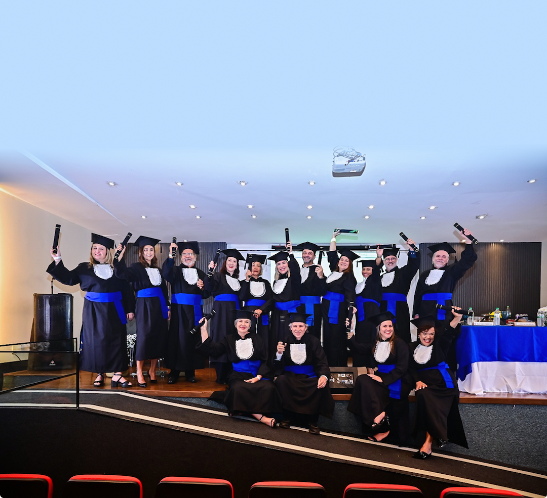 Ambiente acolhedor com poltrona azul